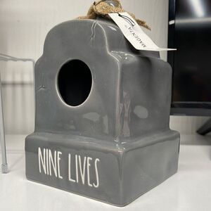 TOMBSTONE BIRDHOUSE "NINE LIVES" - RAE DUNN